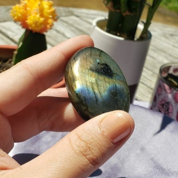 Flashy Labradorite Palm Stone - Picture 2 of 3